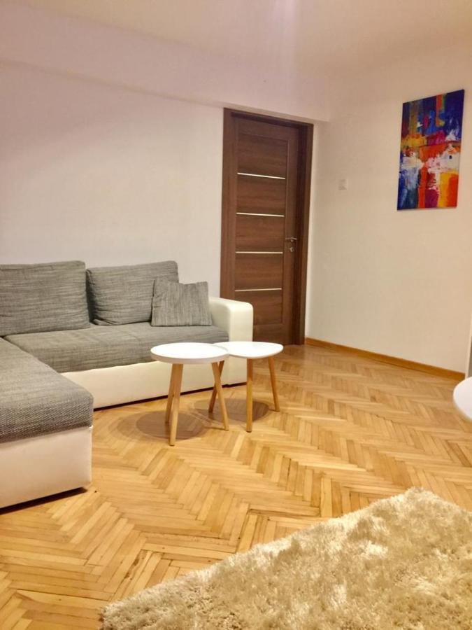 Old Town English Park Residence Craiova Bagian luar foto